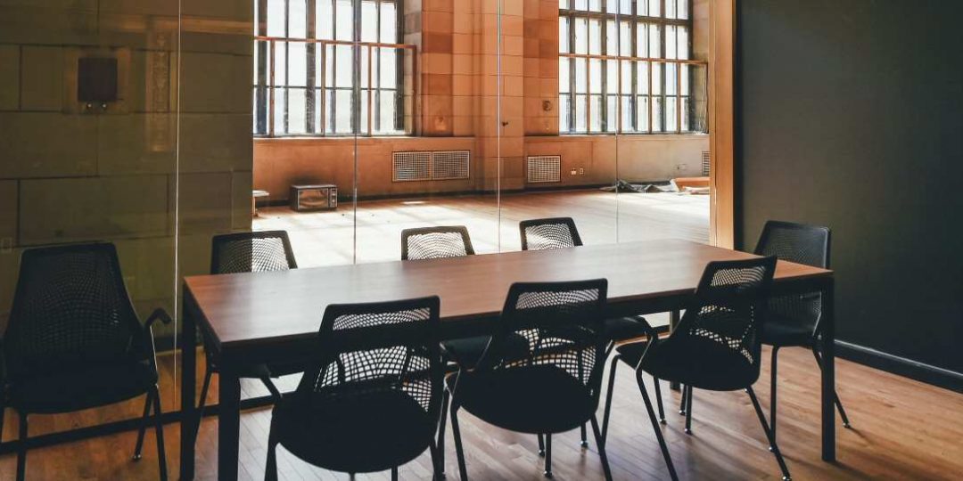 https://www.debbaut.solutions/wp-content/uploads/2020/03/tripleA-conference-room-bank-fintech-suisse-1080x540.jpg