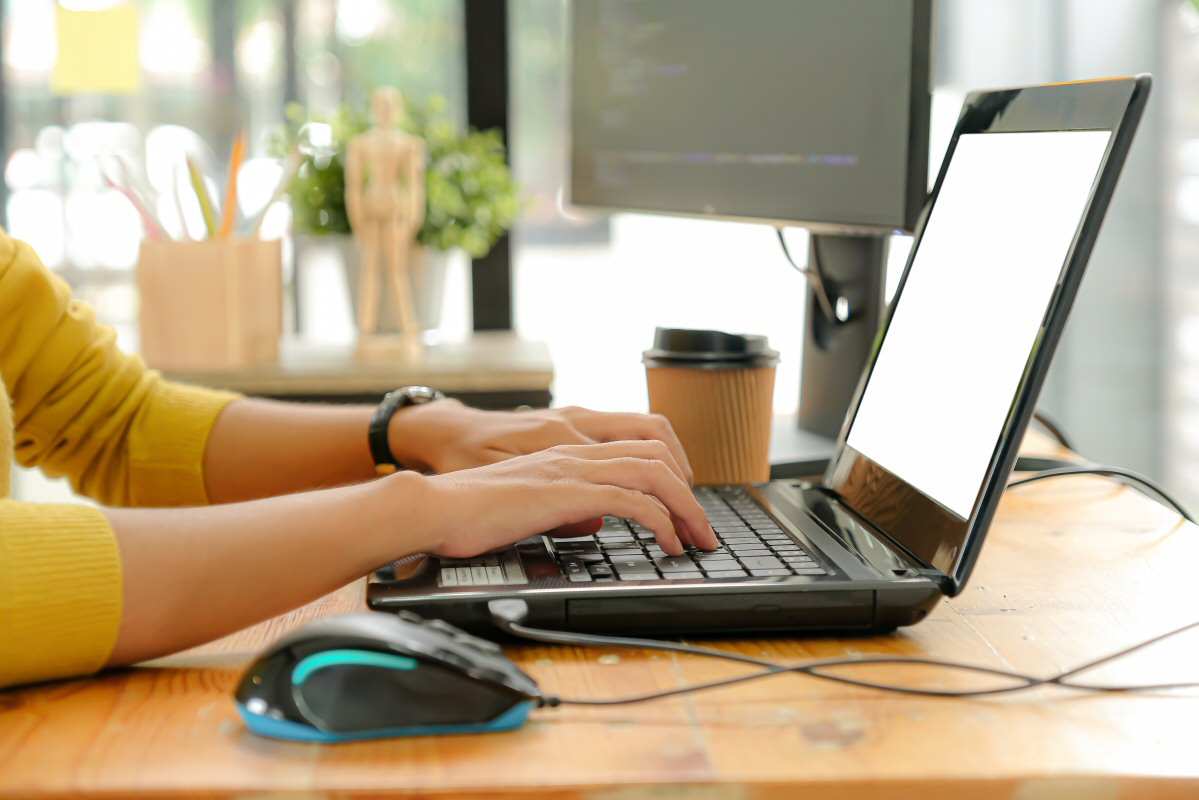 https://www.debbaut.solutions/wp-content/uploads/2020/10/2020_10_programming_writing_software_programs.jpg